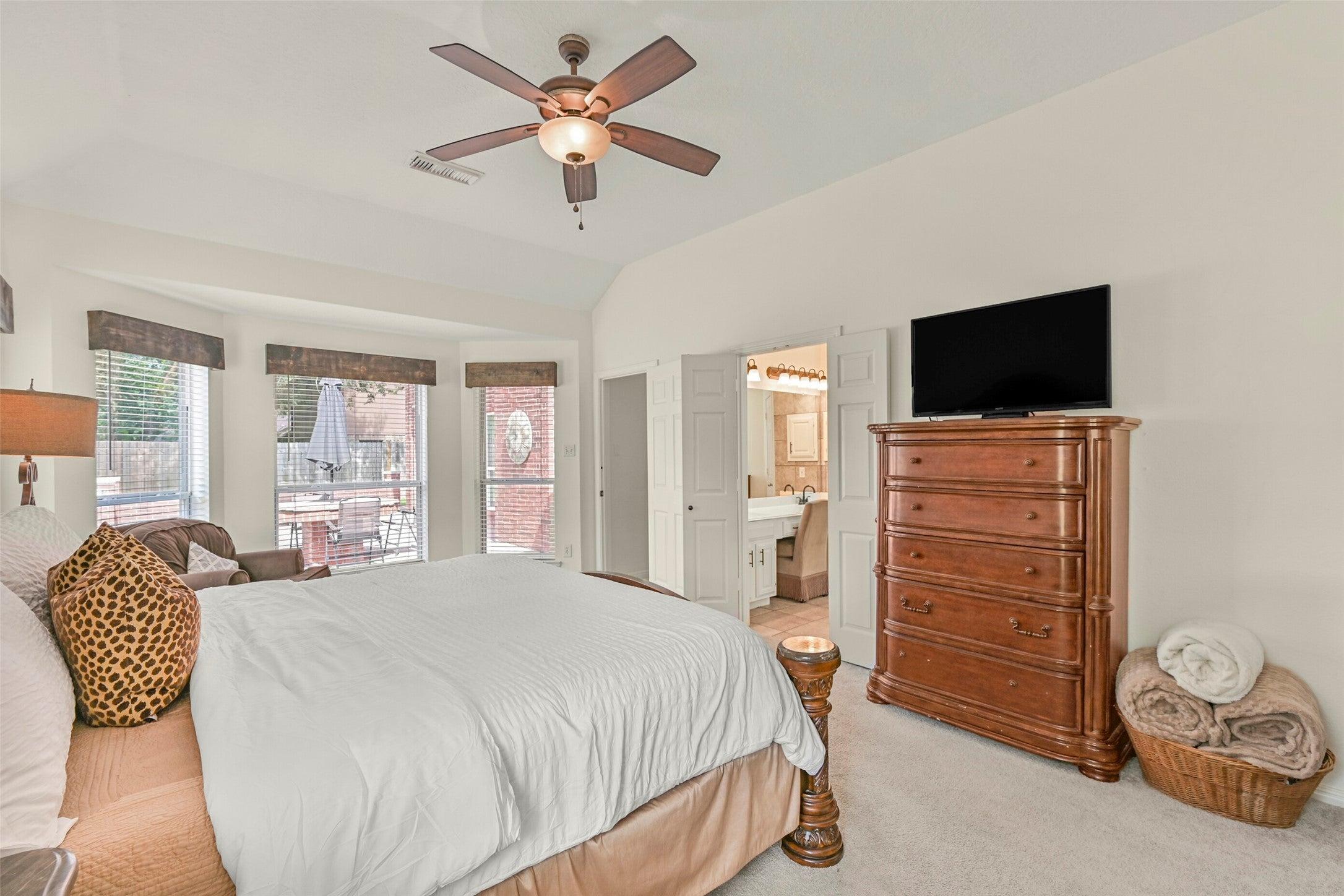 W Castlewood Ave, Friendswood, TX 77546