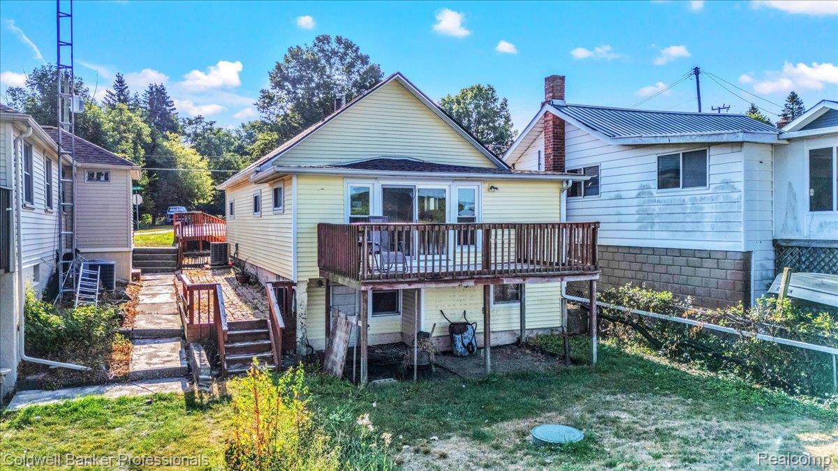 Gray Rd, Lapeer, MI 48446