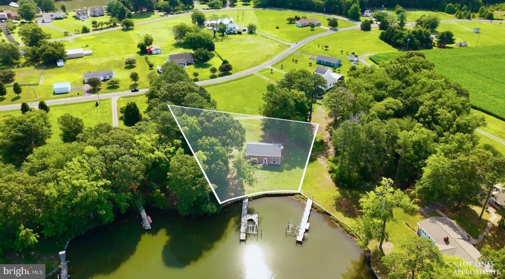 Harbor Dr, Reedville, VA 22539