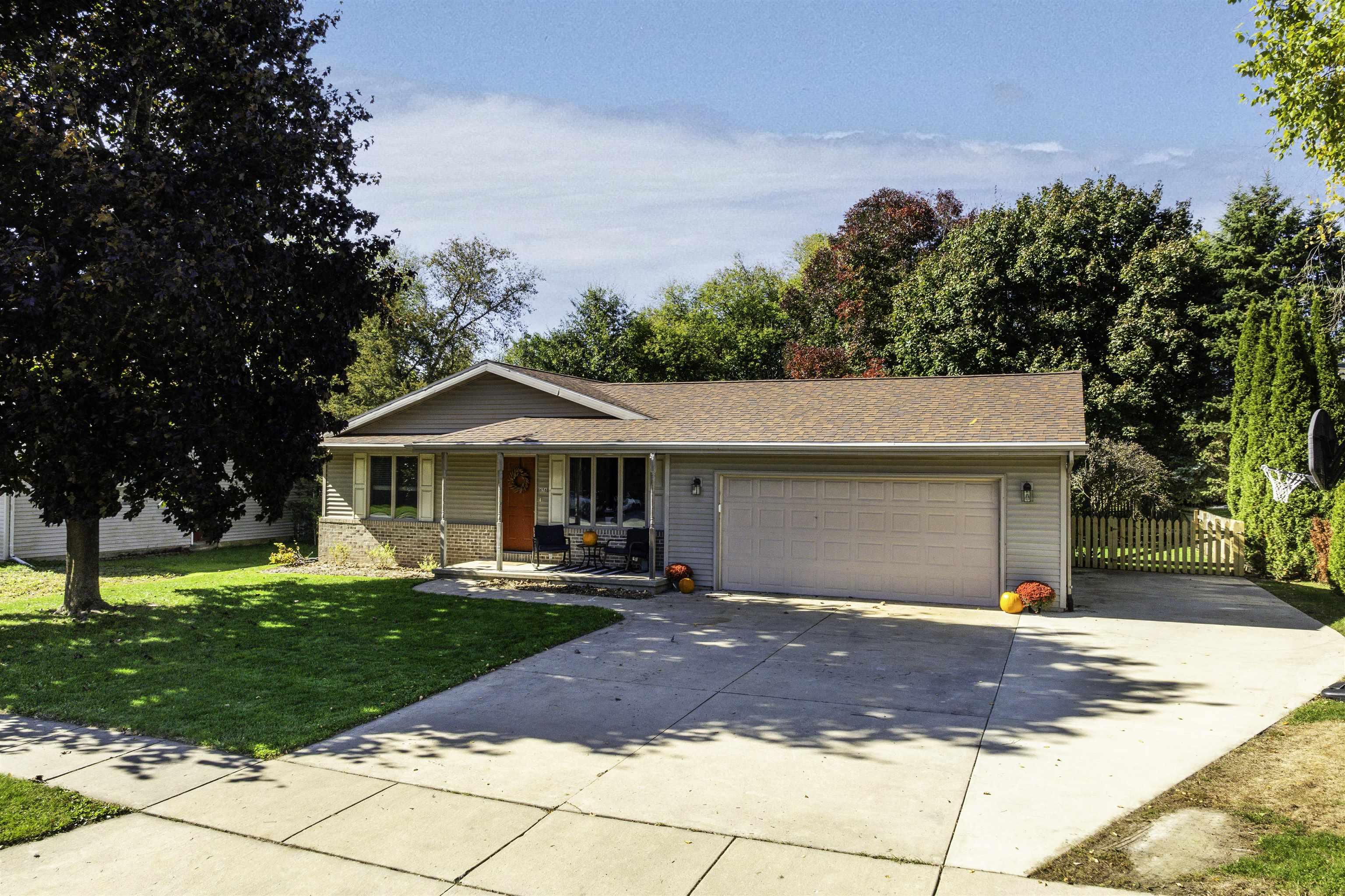 Hilltop Ln, Ripon, WI 54971