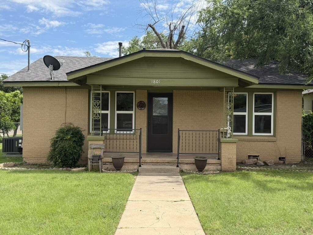 W Avenue I, San Angelo, TX 76901