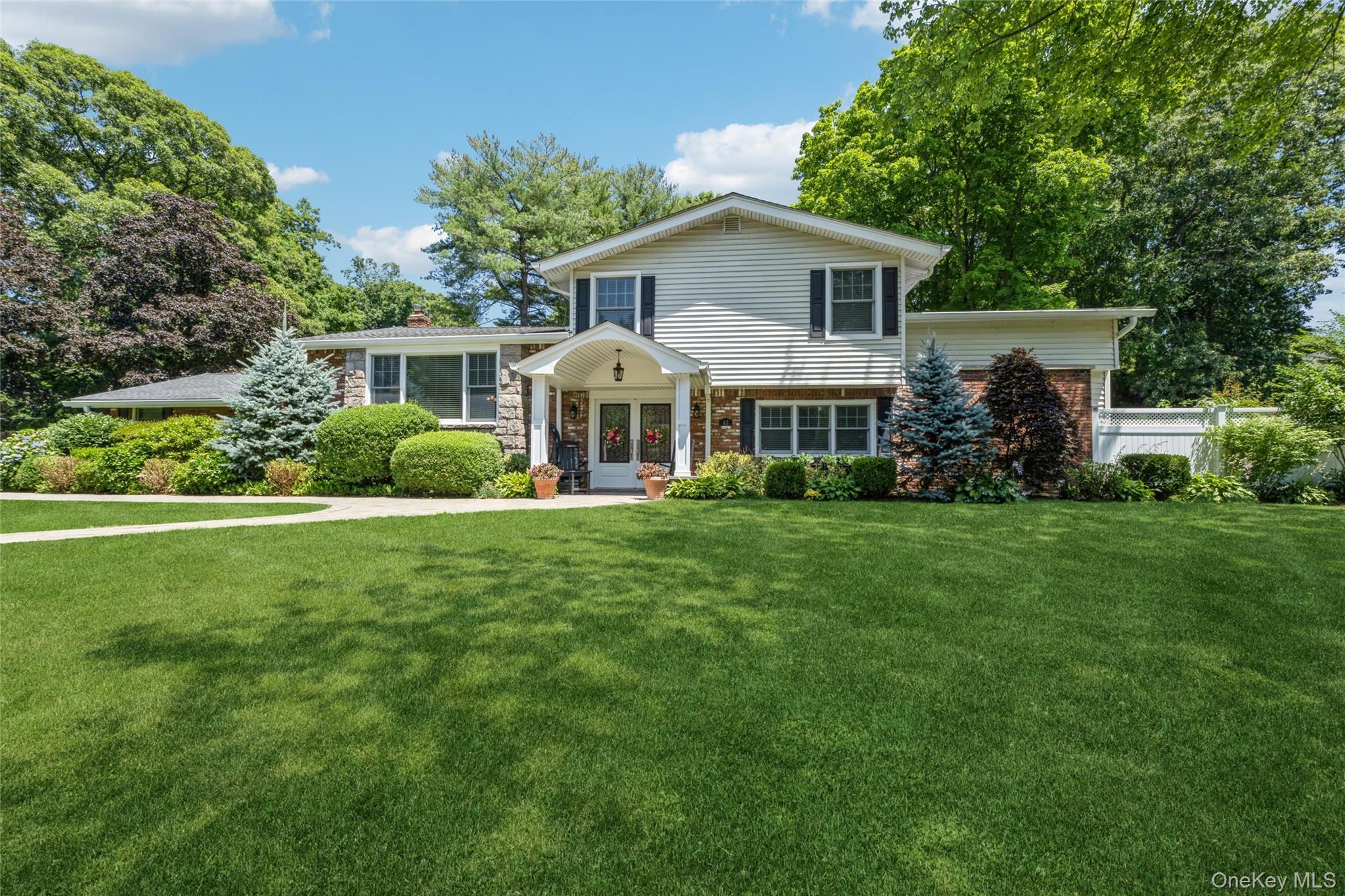 Viola Dr, Glen Cove, NY 11542