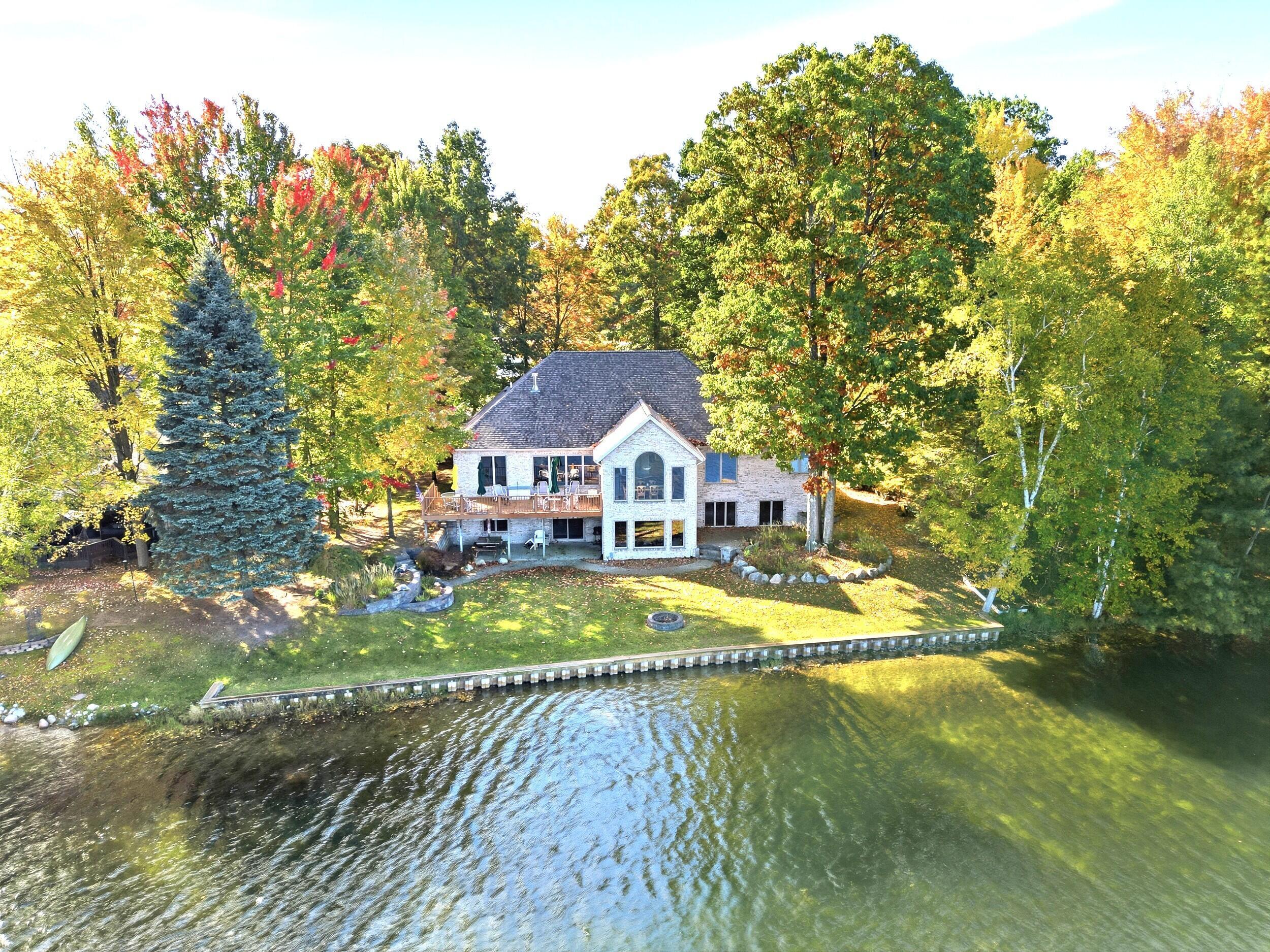 Elmwood Ct, Stanwood, MI 49346