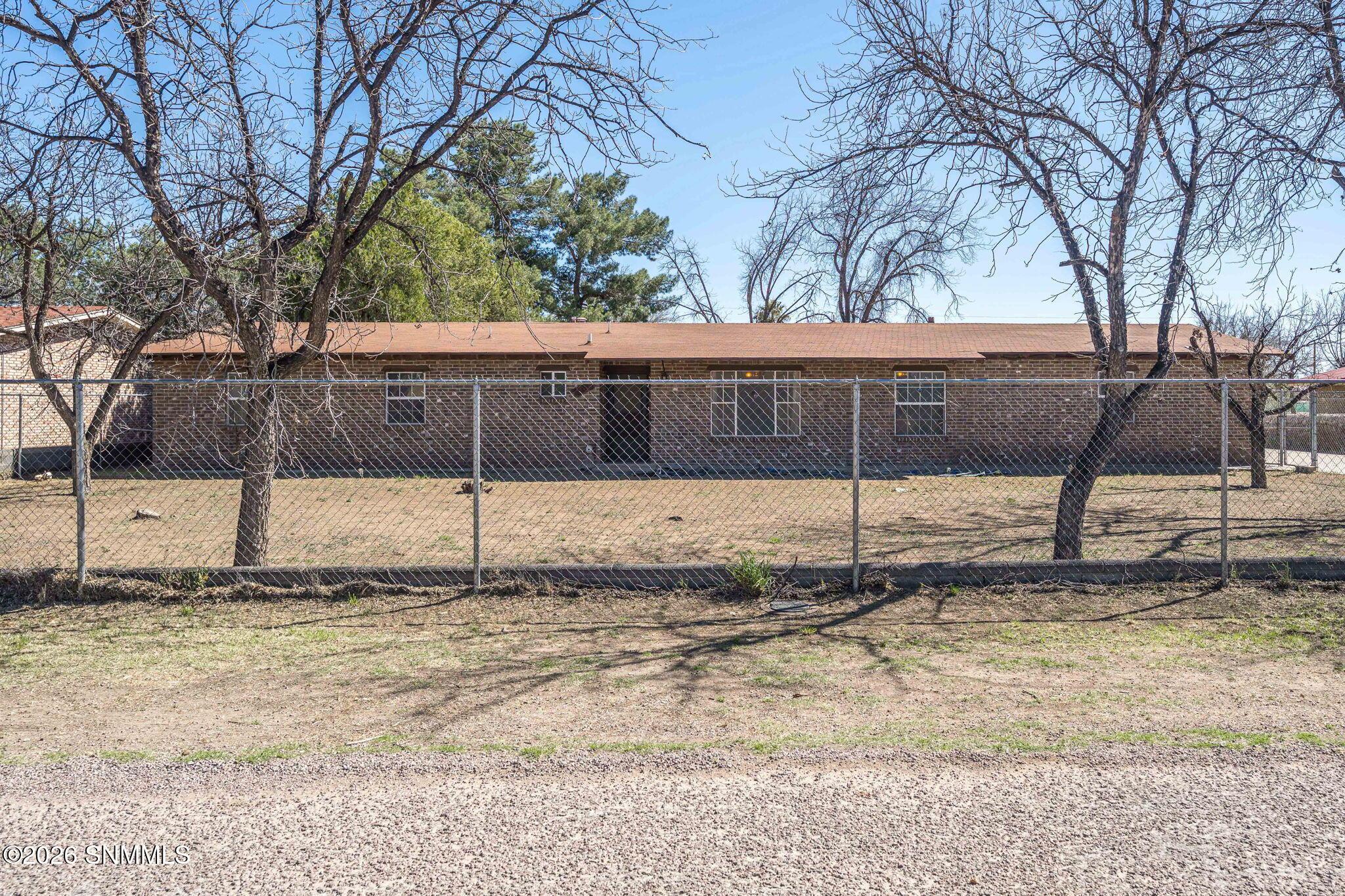 Clover Dr, Las Cruces, NM 88001
