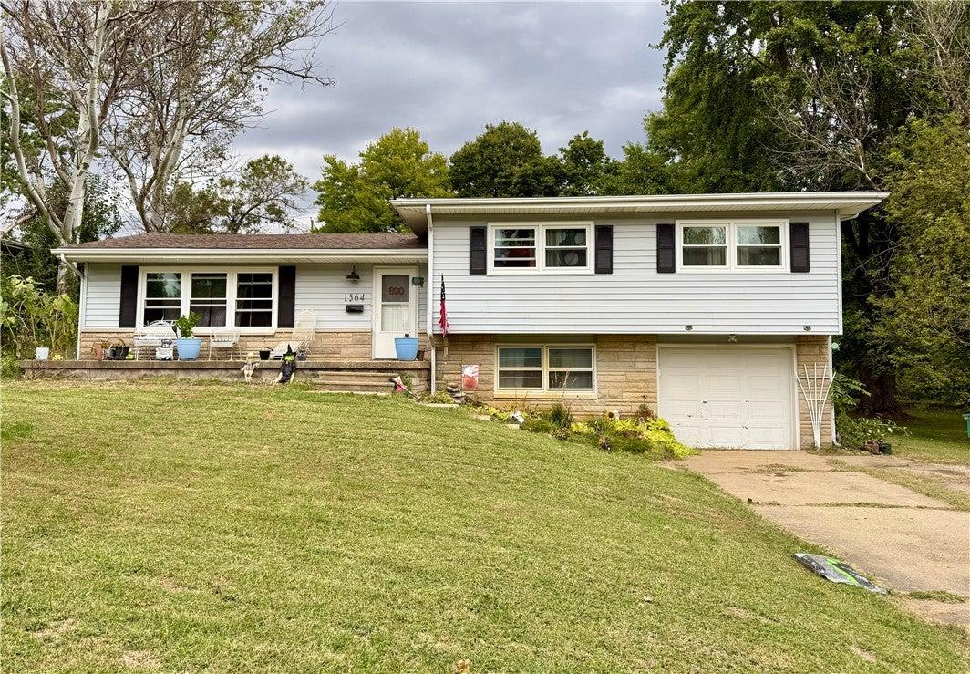 W Allison Dr, Decatur, IL 62526