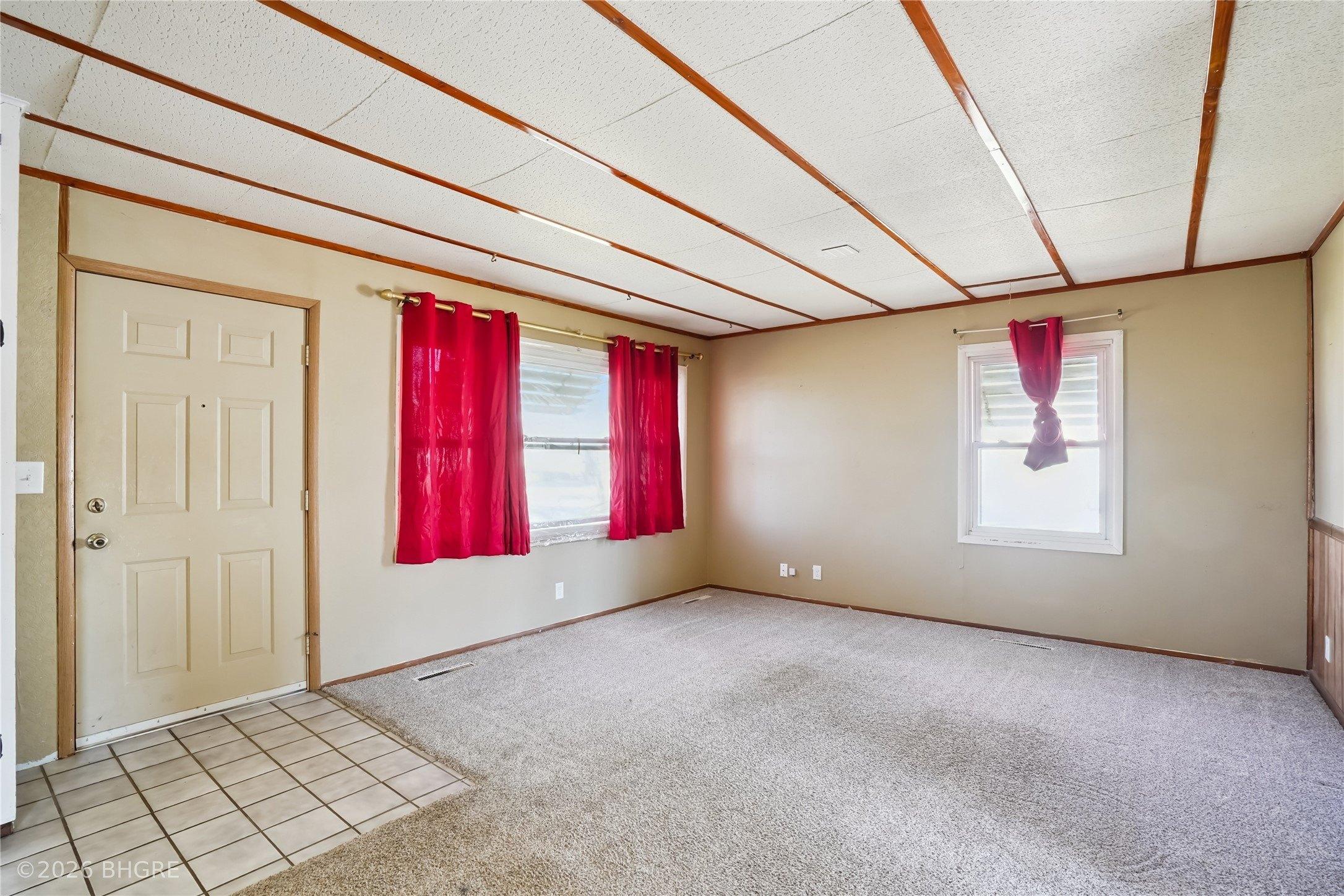 N 14th Ave, Marshalltown, IA 50158