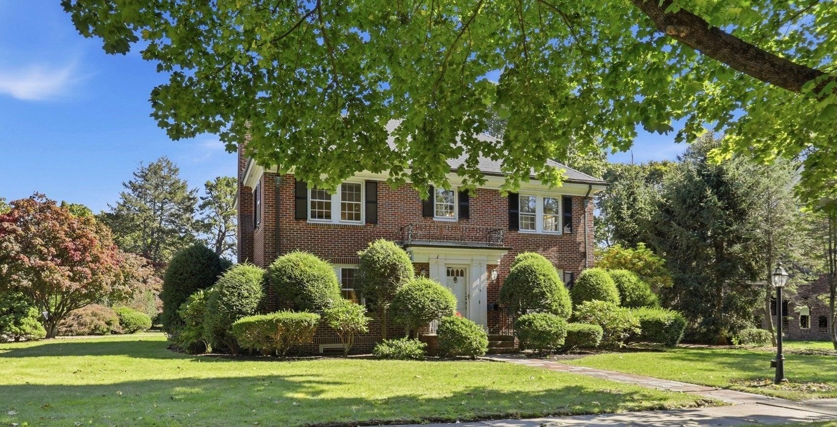 Wedgemere Ave, Winchester, MA 01890
