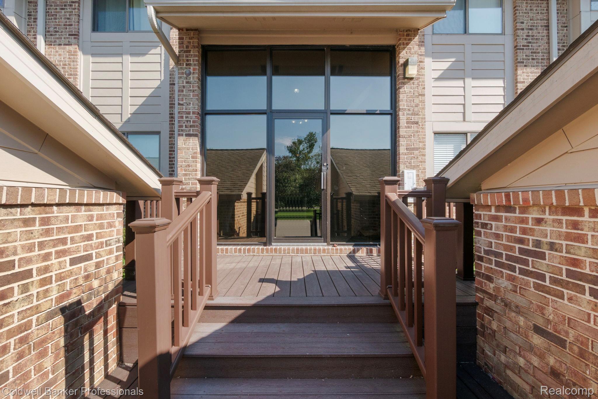 Sycamore Dr, Plymouth, MI 48170