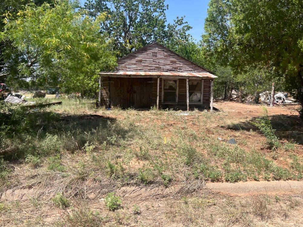 E Davenport St, Stamford, TX 79553