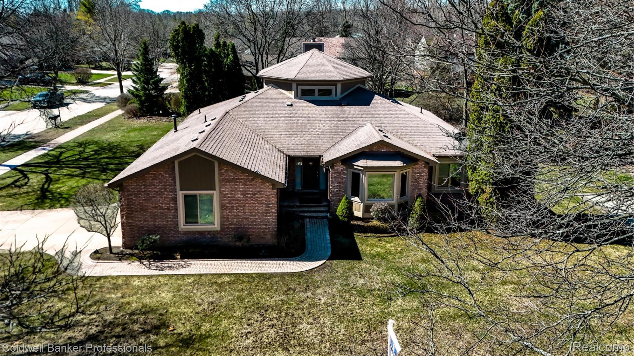 Apple Dr, Troy, MI 48098