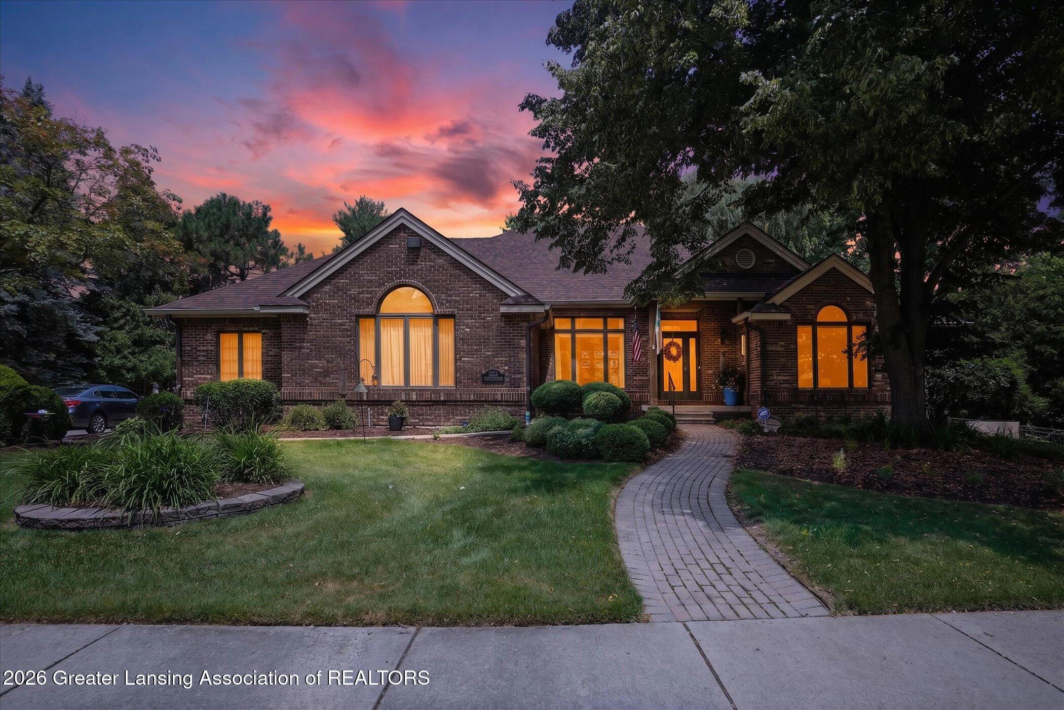 Pine Hollow Dr, East Lansing, MI 48823