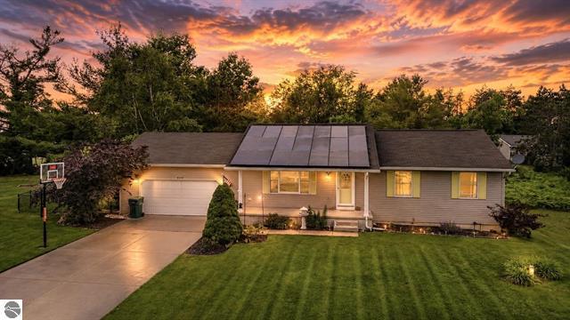Lamplighter Ln, Cadillac, MI 49601