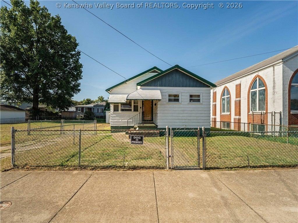 6th Ave, Charleston, WV 25387