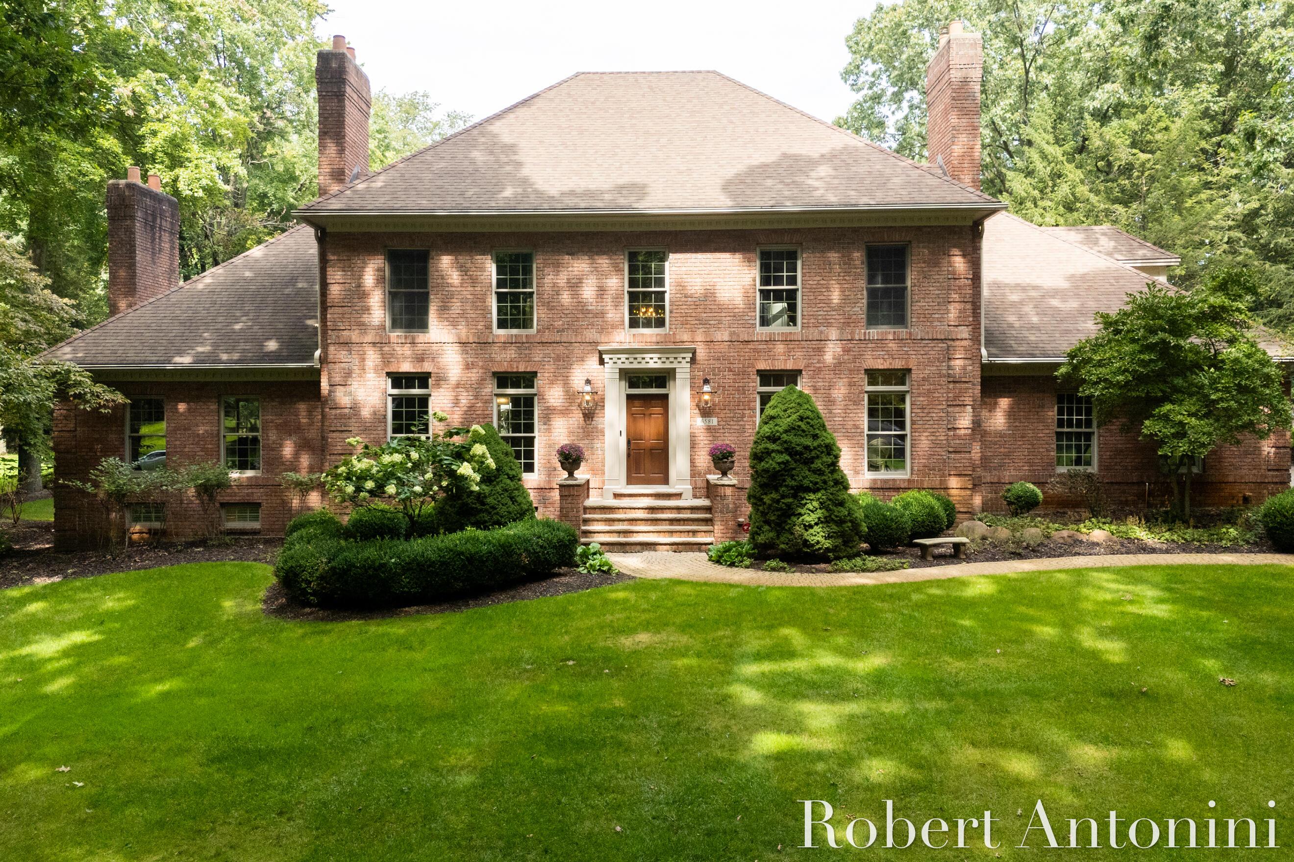 Donnegal Ct Se, Grand Rapids, MI 49546