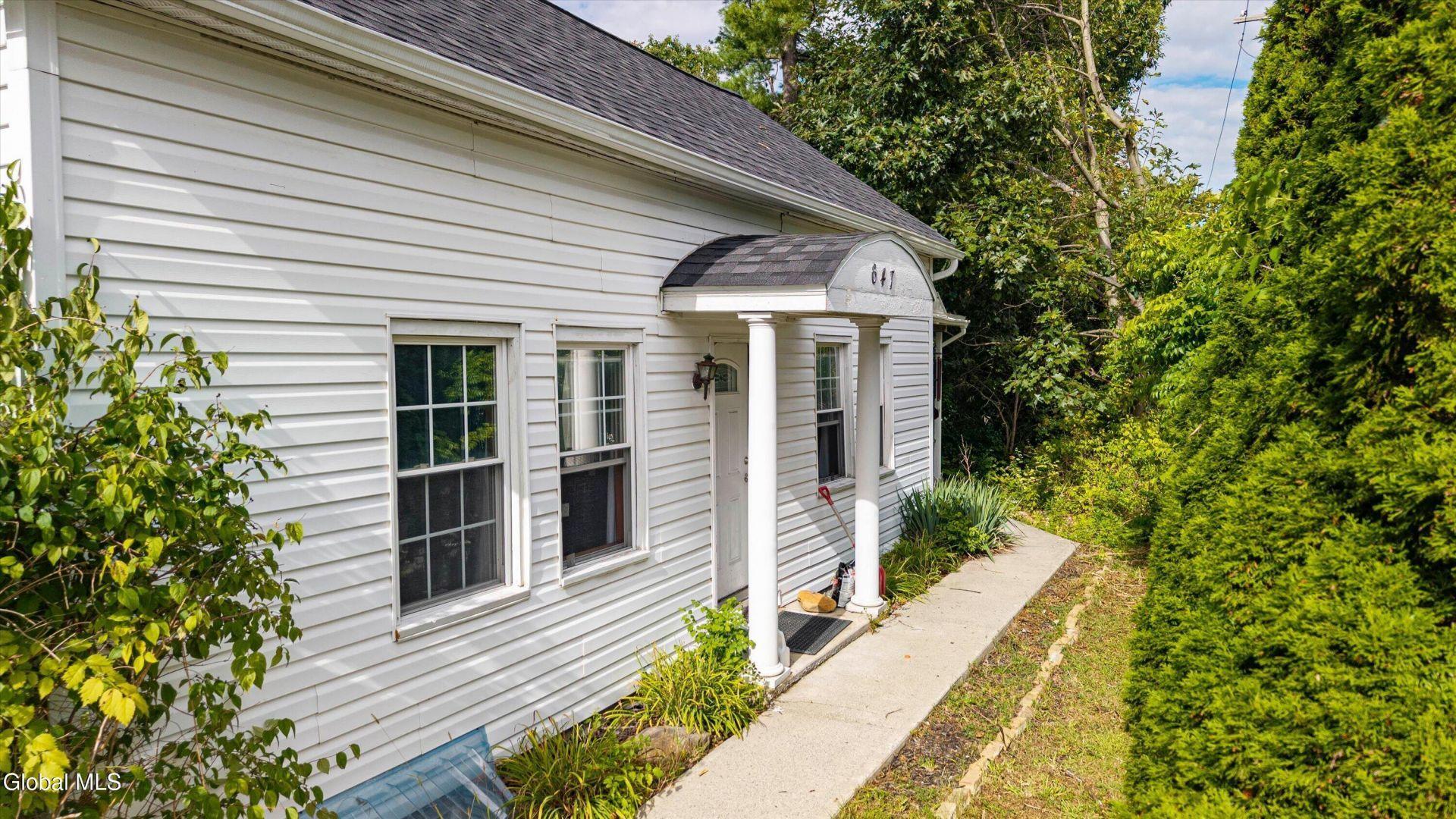 Saratoga Rd, Schenectady, NY 12302