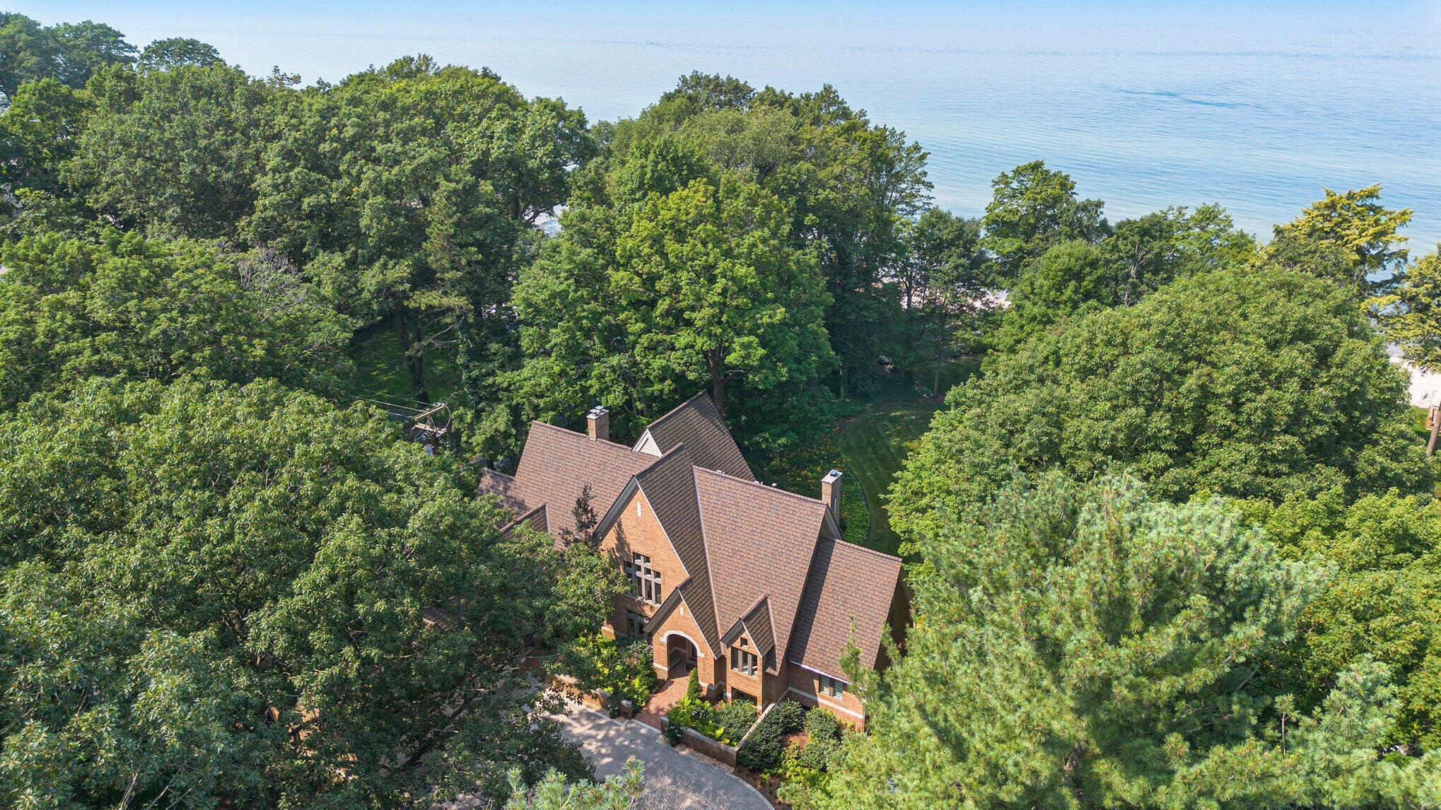 Lakeshore Dr, Holland, MI 49424