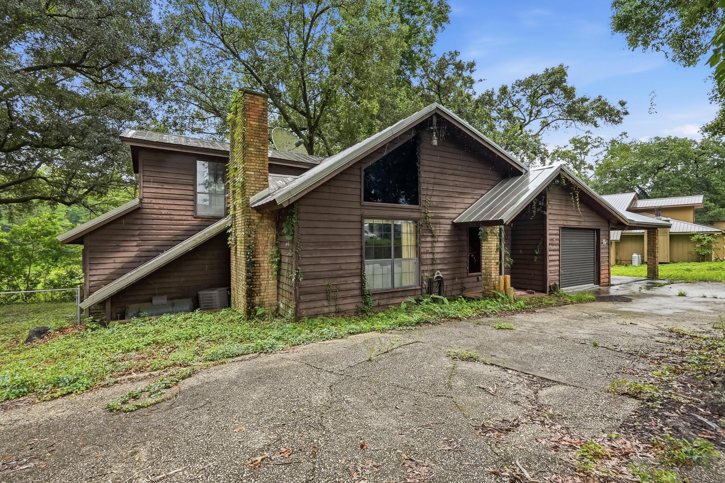 Dogwood Dr W, Crestview, FL 32536