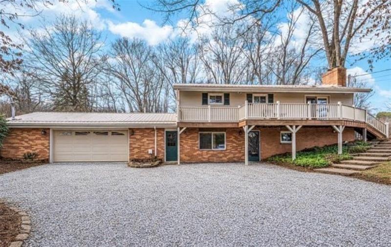 Latonka Dr, Mercer, PA 16137