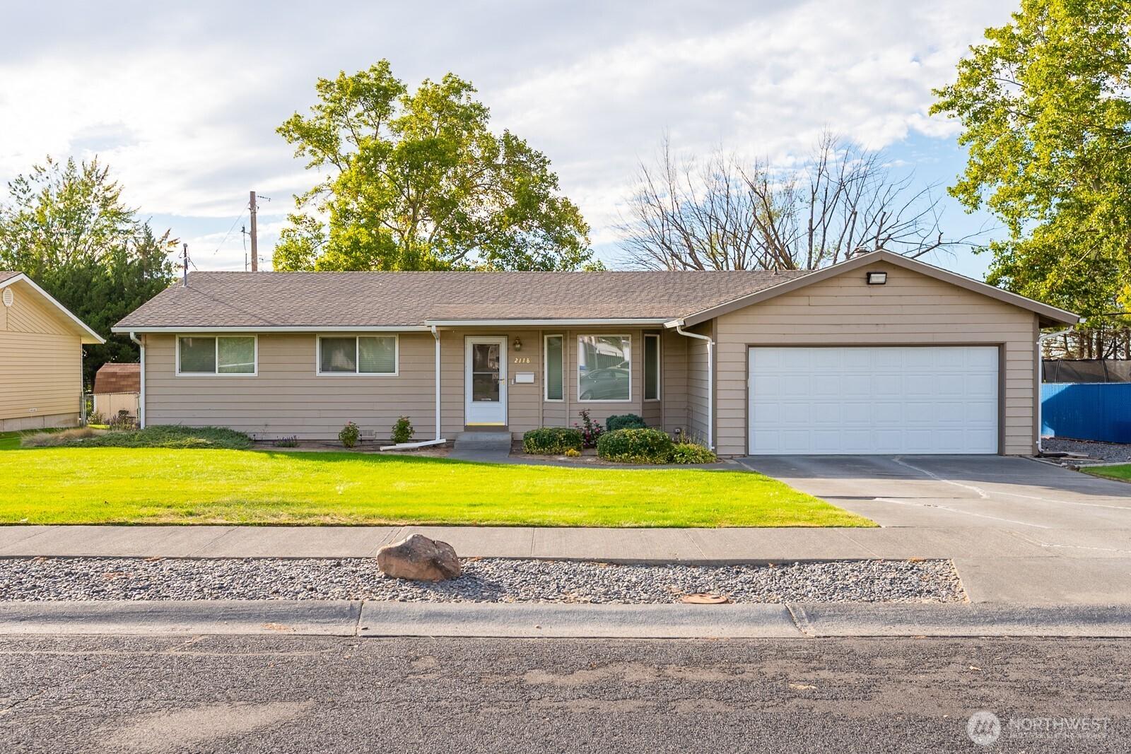 S Crestmont Dr, Moses Lake, WA 98837