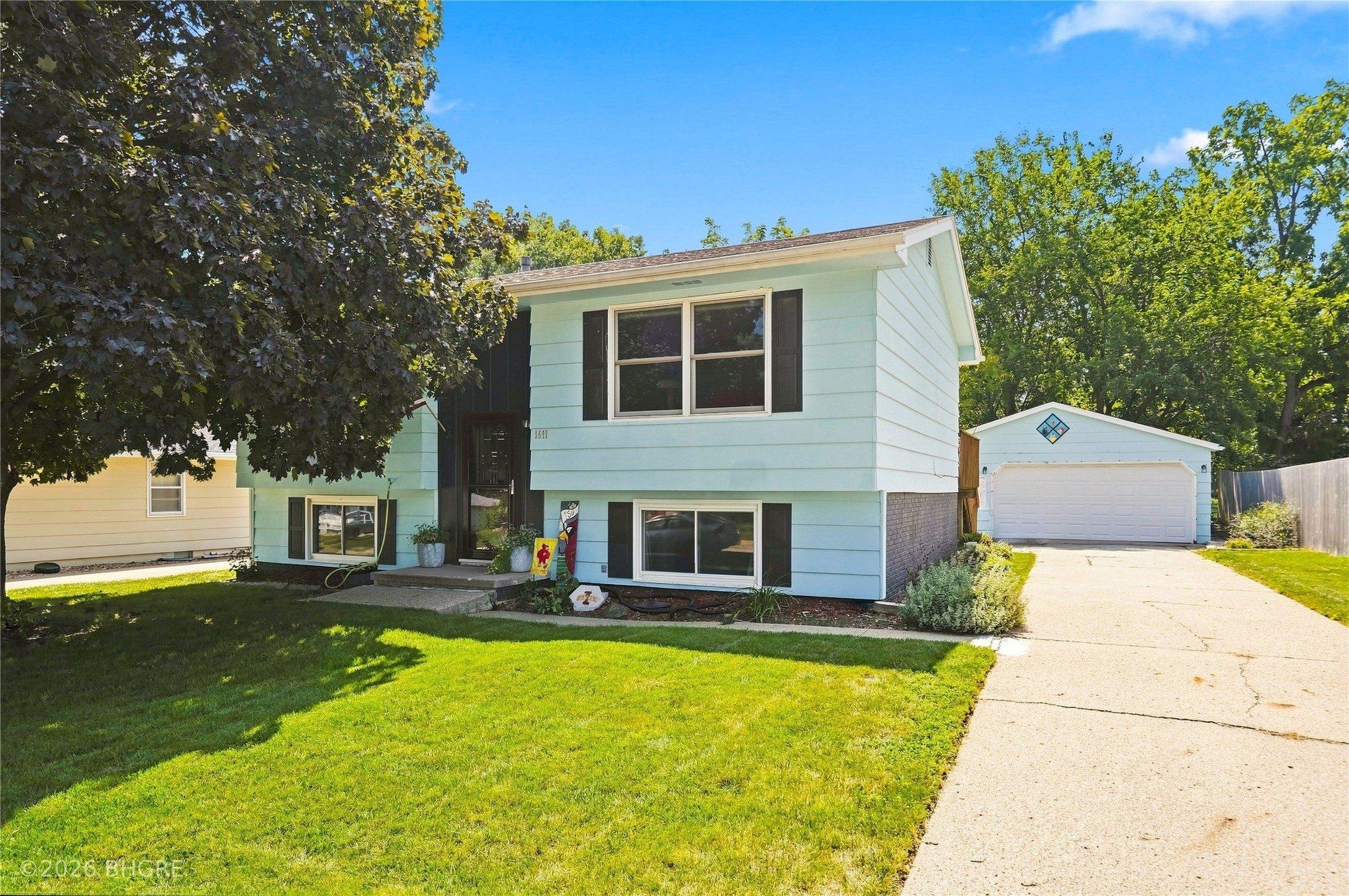 W Clinton Ave, Indianola, IA 50125