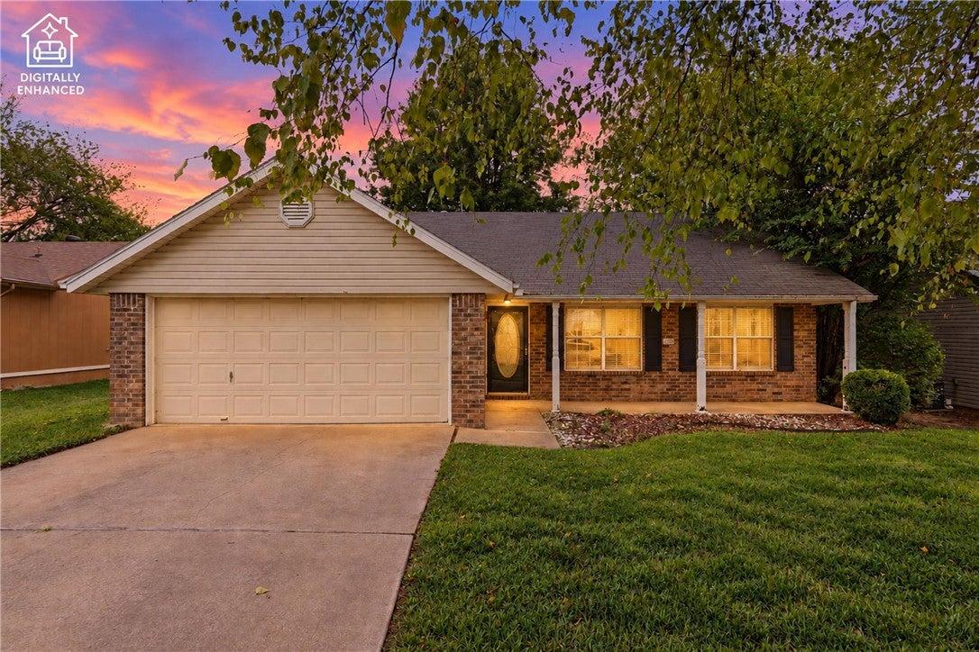 W Shale St, Fayetteville, AR 72704
