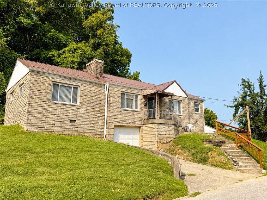Daniels Ave, South Charleston, WV 25303