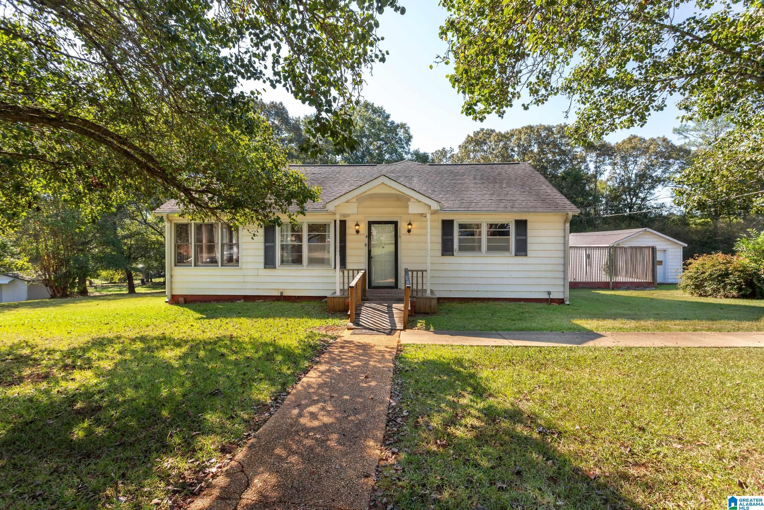 Hendricks St, Talladega, AL 35160