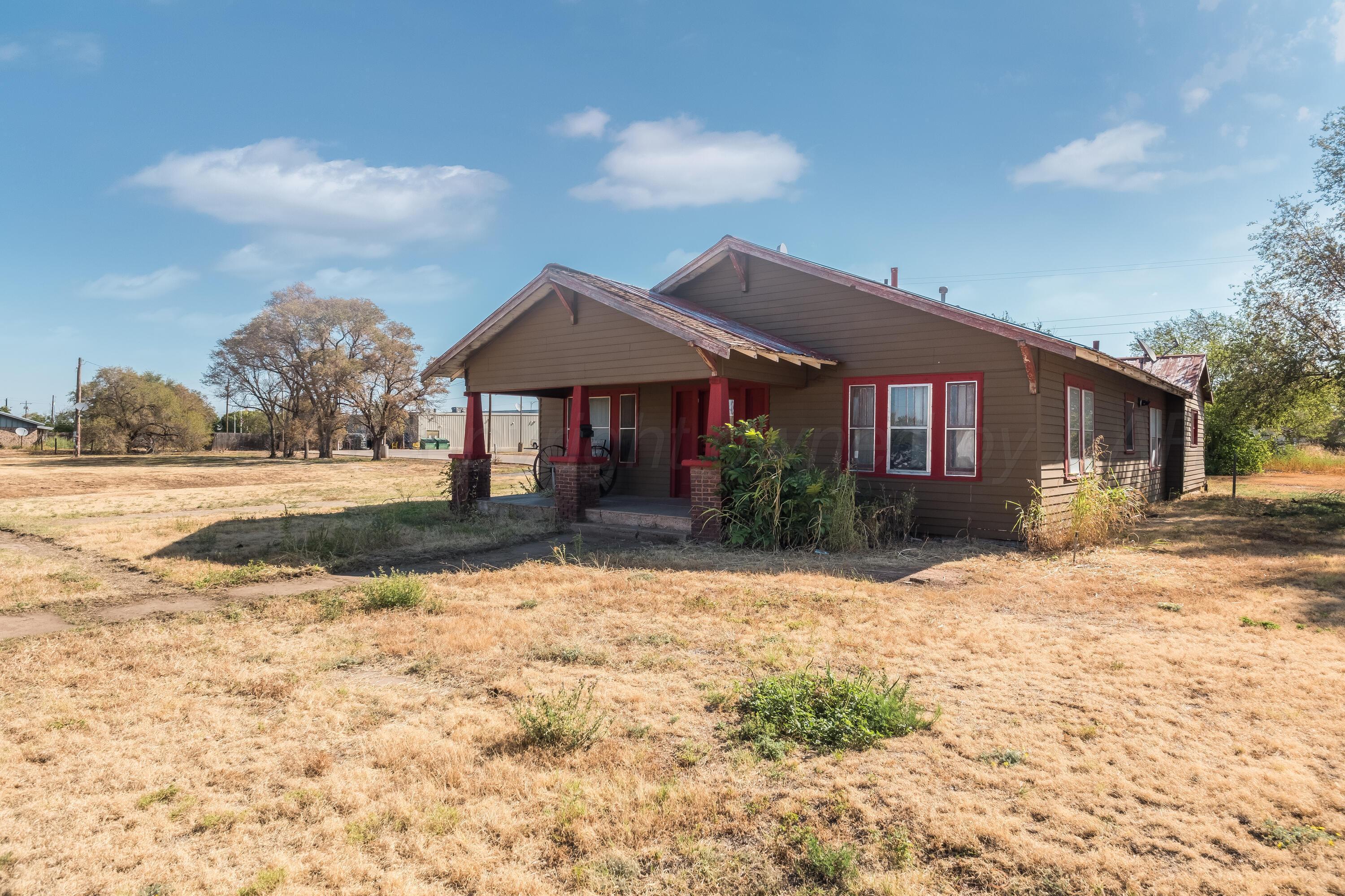 N Wall St, Shamrock, TX 79079