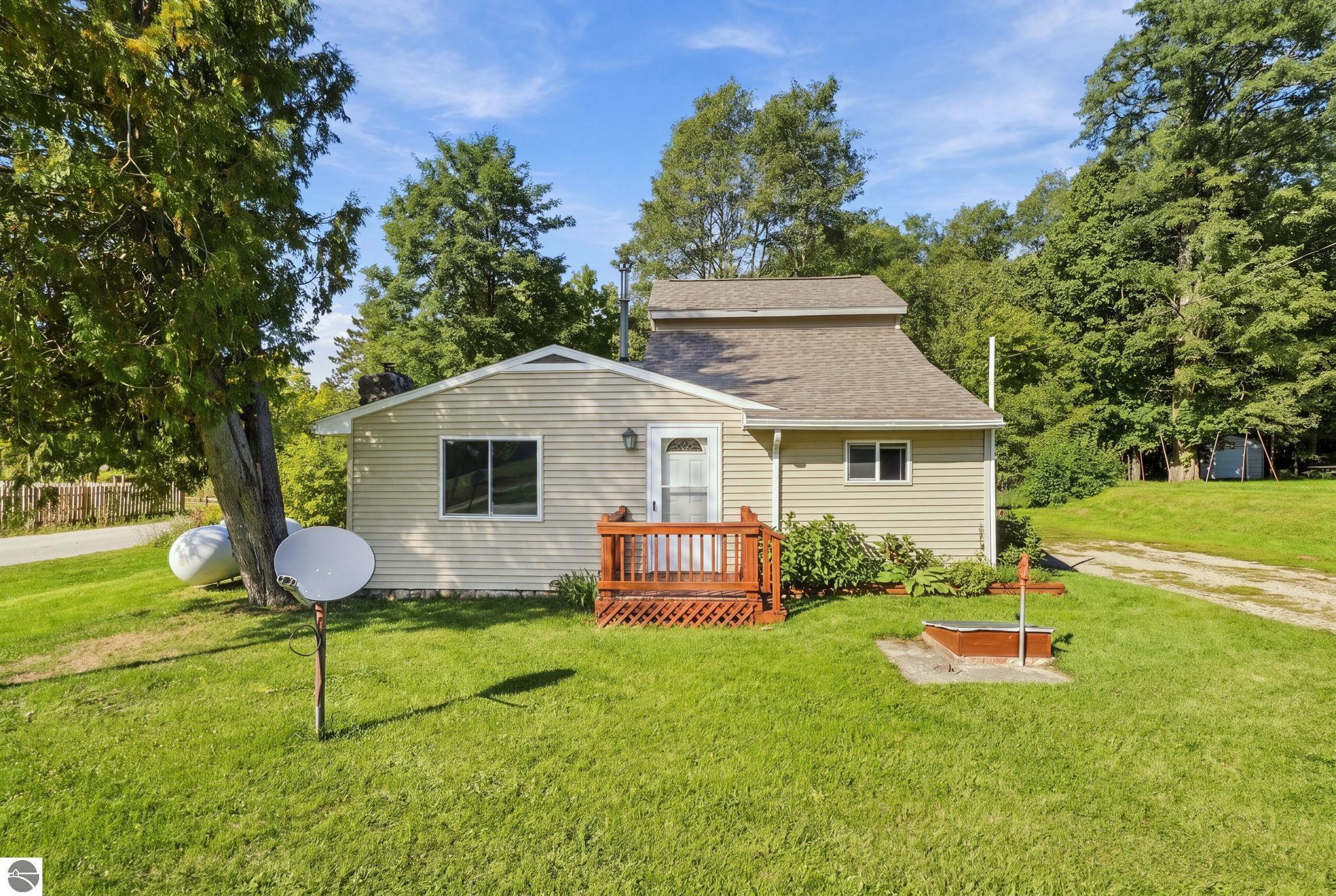 E 8 Mile Rd, Tustin, MI 49688
