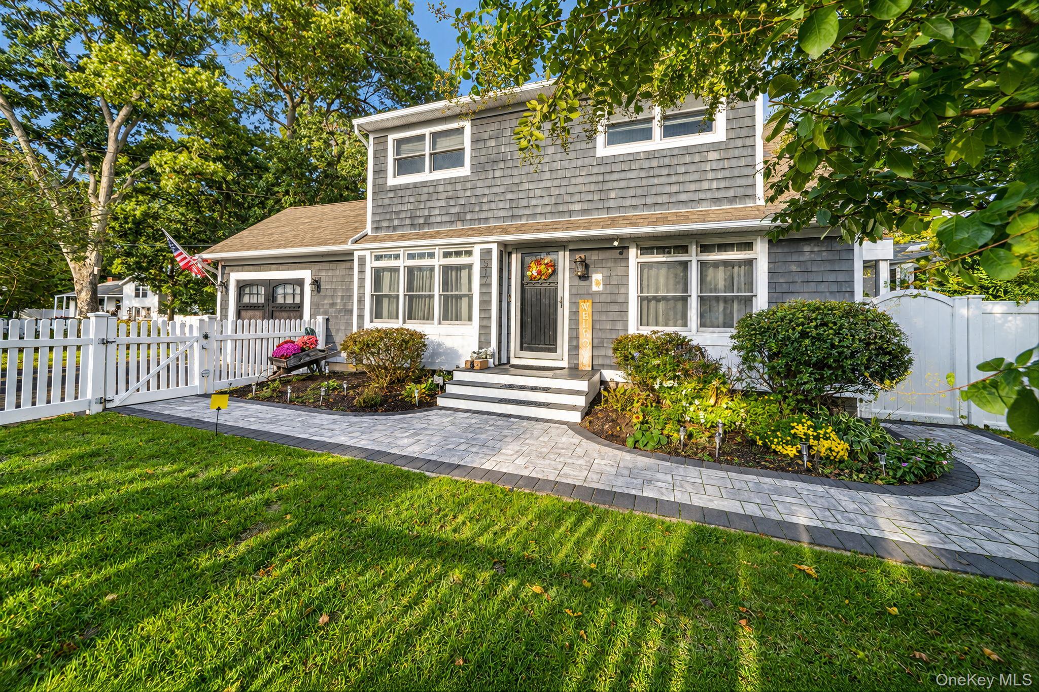 Waverly Ave, Patchogue, NY 11772