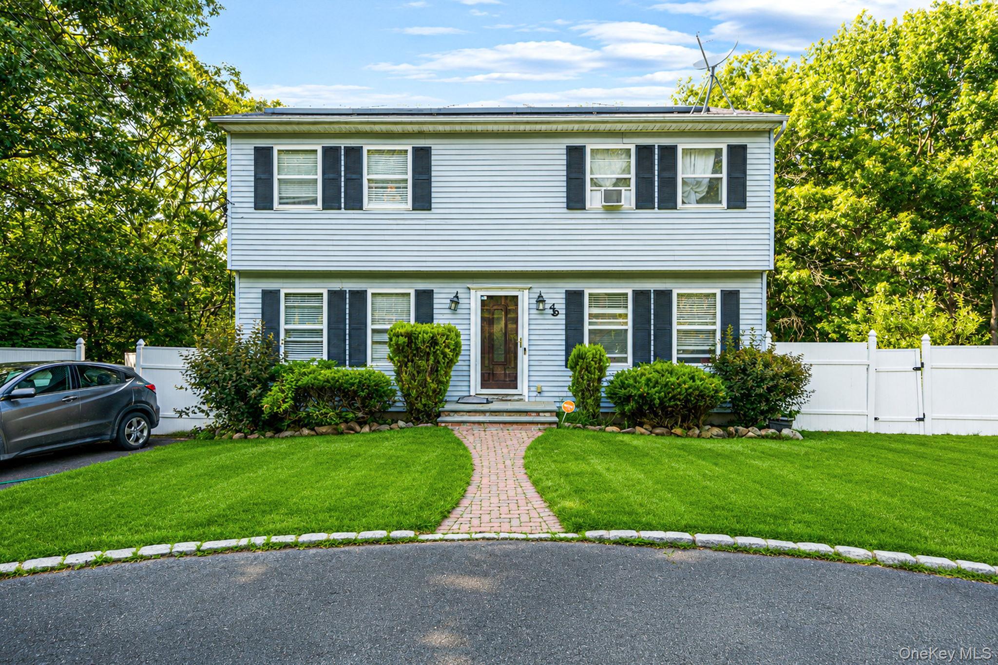 Barbara Ln, Medford, NY 11763