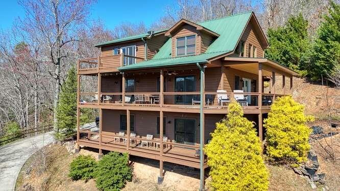Smokin Rdg, Hayesville, NC 28904