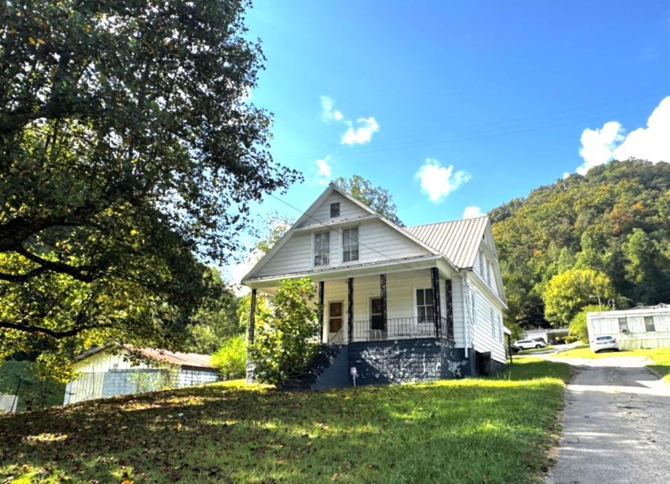 Marrowbone Creek Rd, Elkhorn City, KY 41522