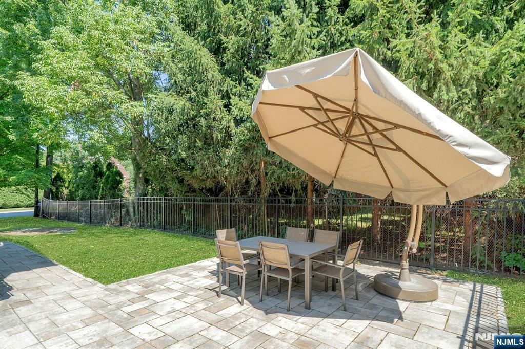 Elm St, Tenafly, NJ 07670