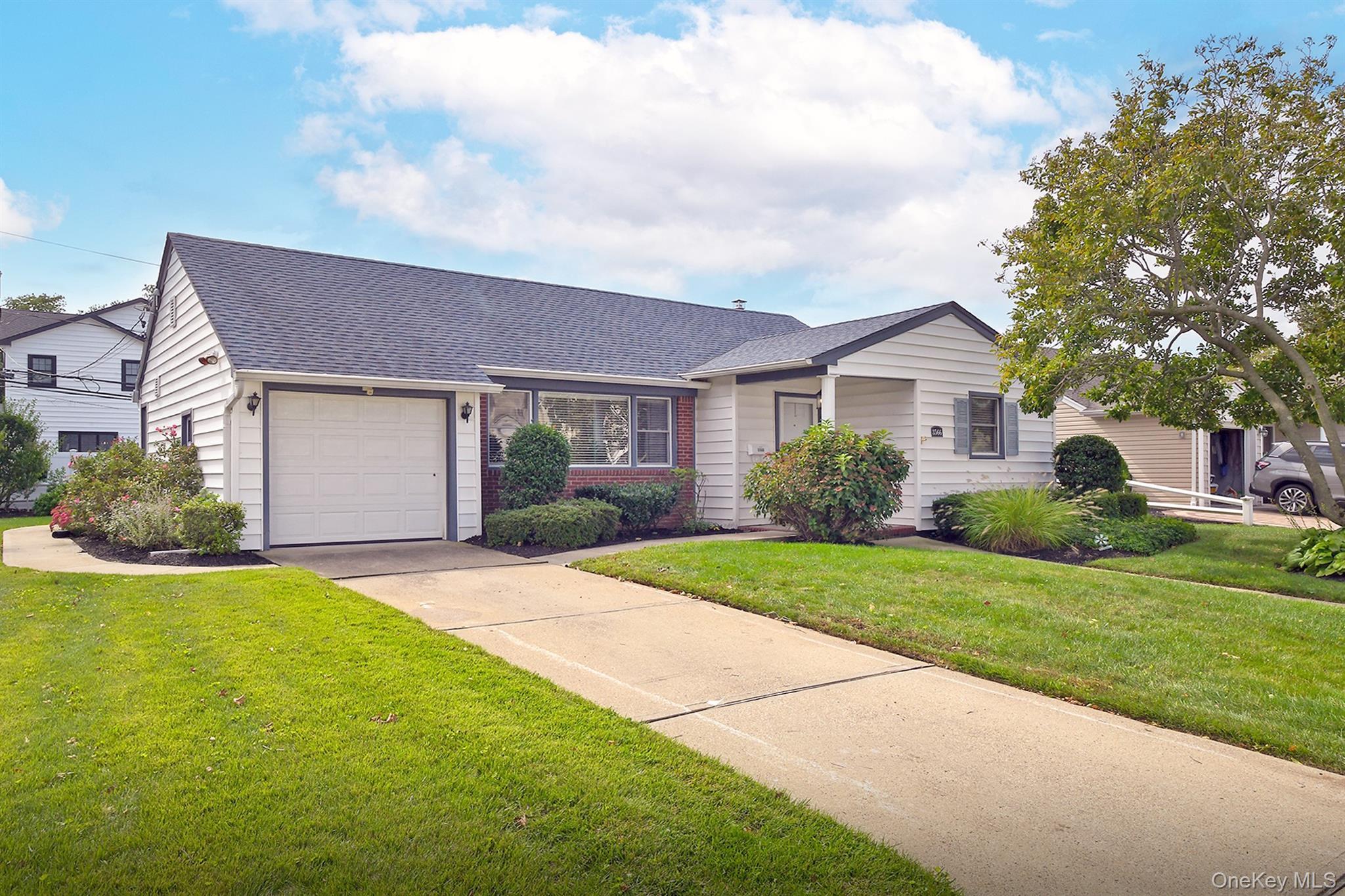 Anita Ln, Wantagh, NY 11793