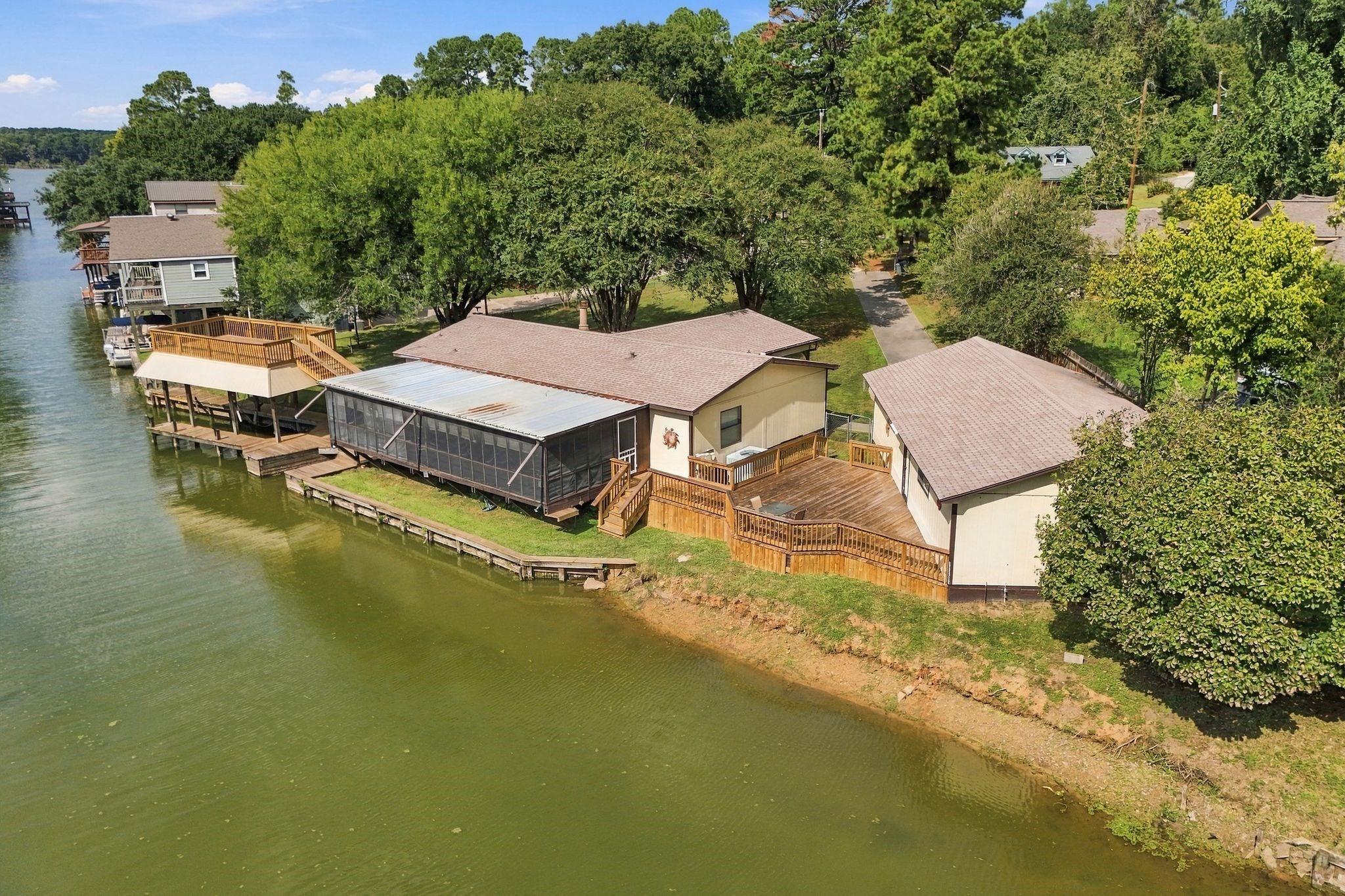 Mariners Ct, Willis, TX 77318