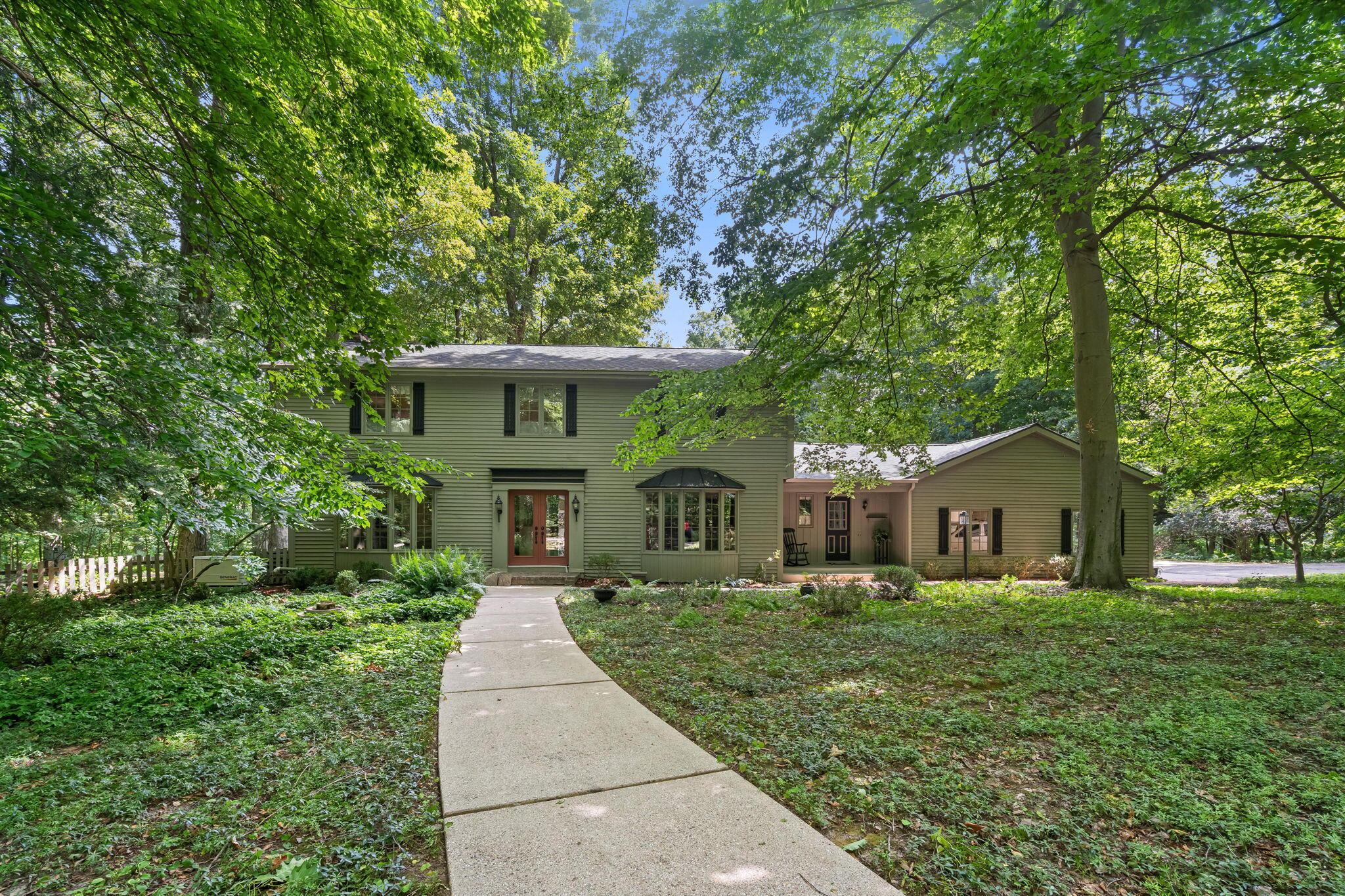 Rivershore Dr Se, Caledonia, MI 49316
