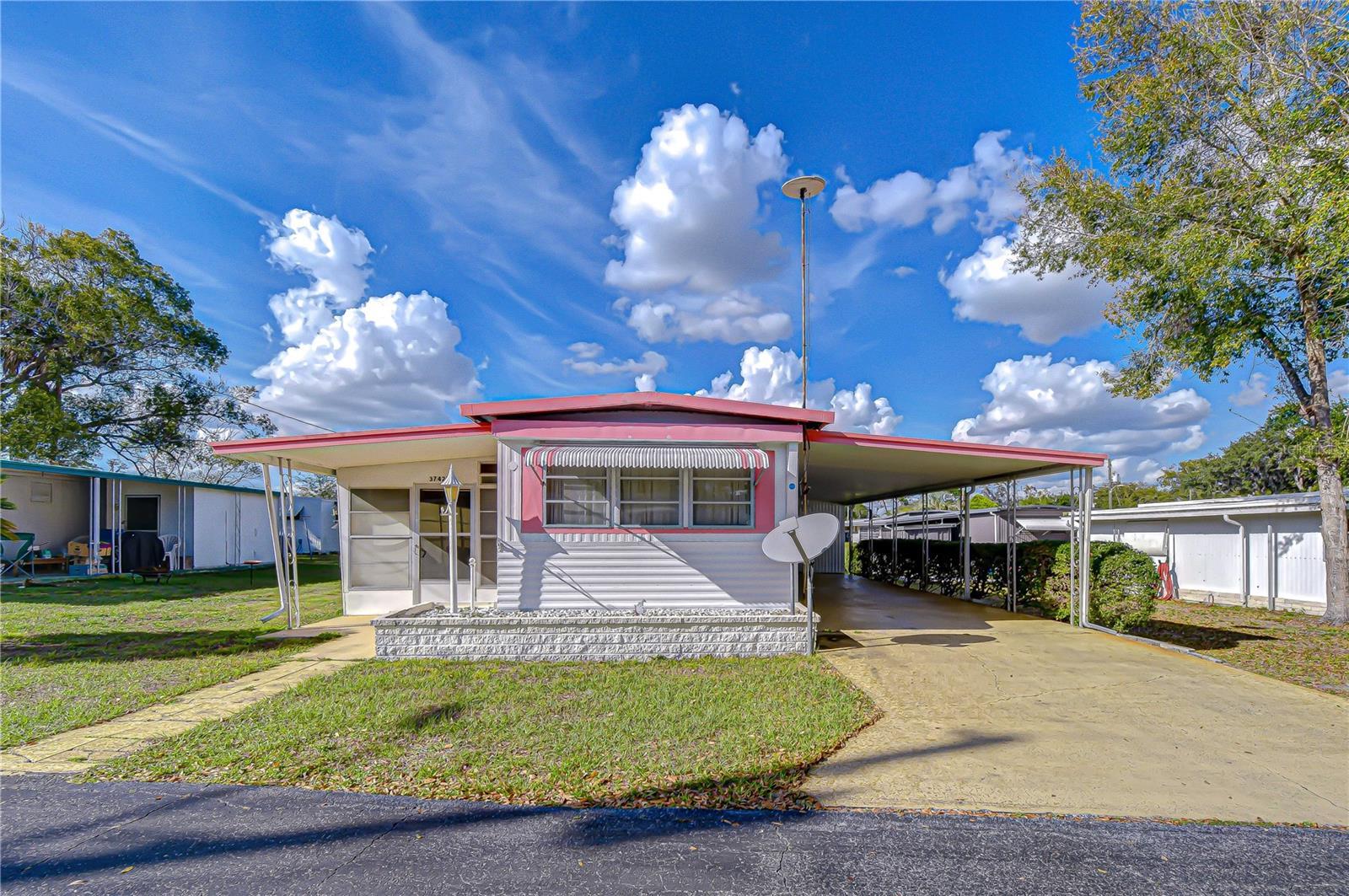Hammond Dr, Zephyrhills, FL 33541