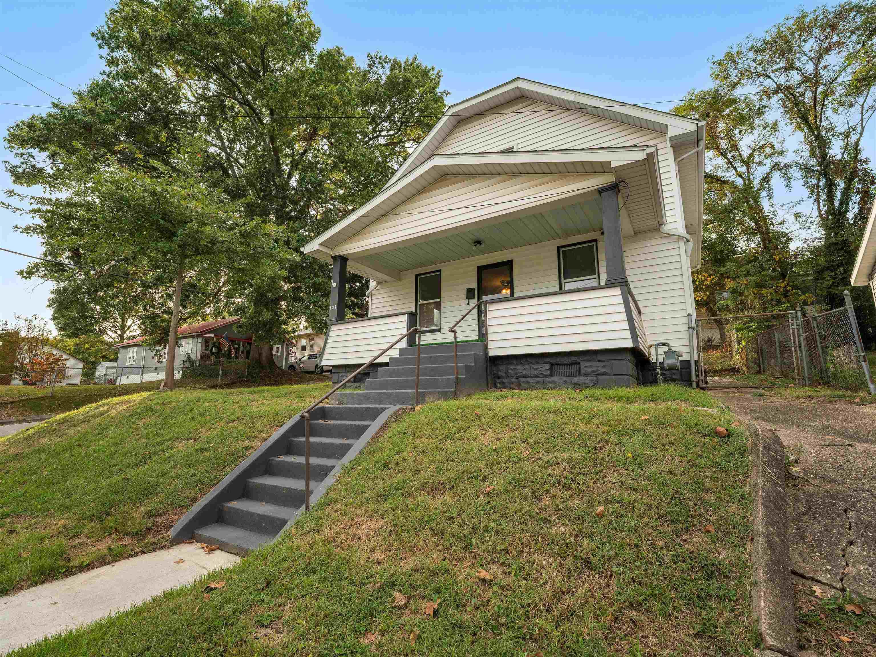 Sycamore St, Huntington, WV 25705