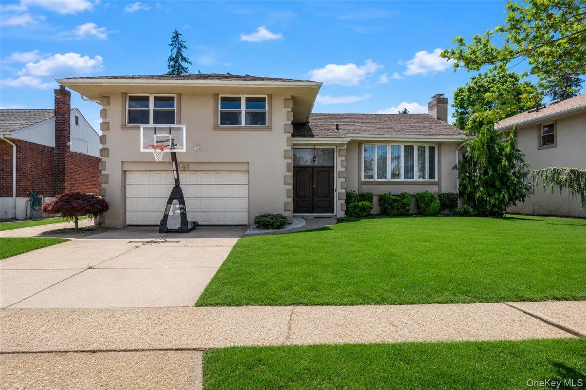 Diane Pl, Valley Stream, NY 11581