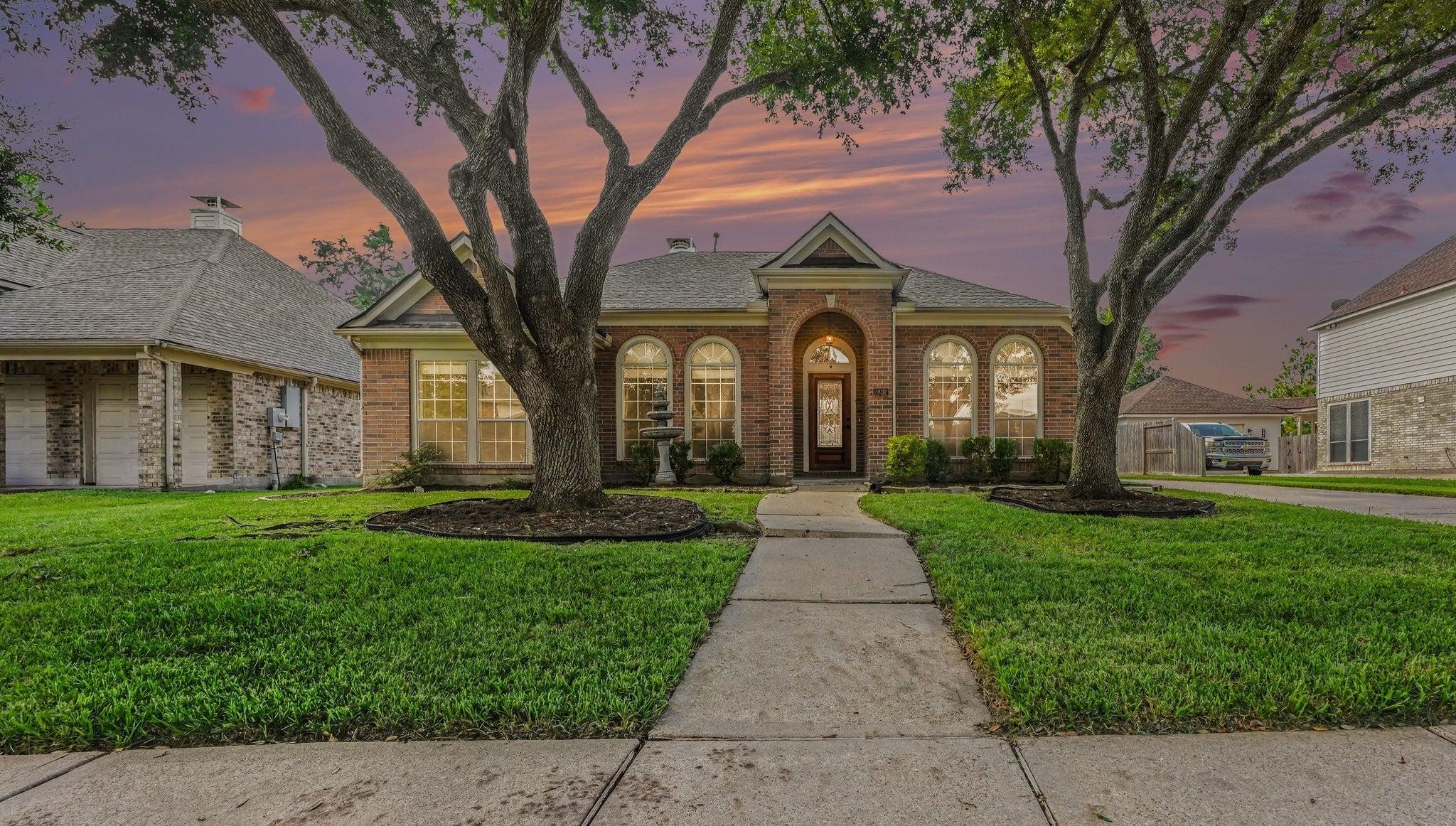 Morning Pond Ln, Dickinson, TX 77539