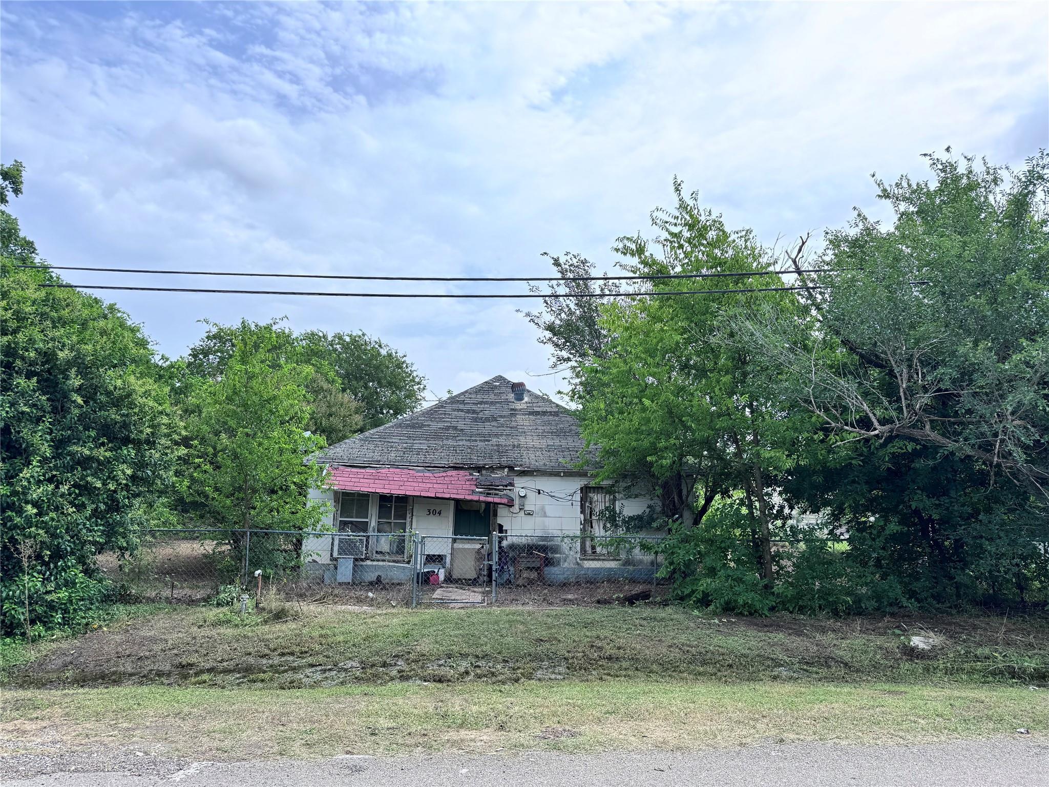 E Prairie Ave, Rogers, TX 76569