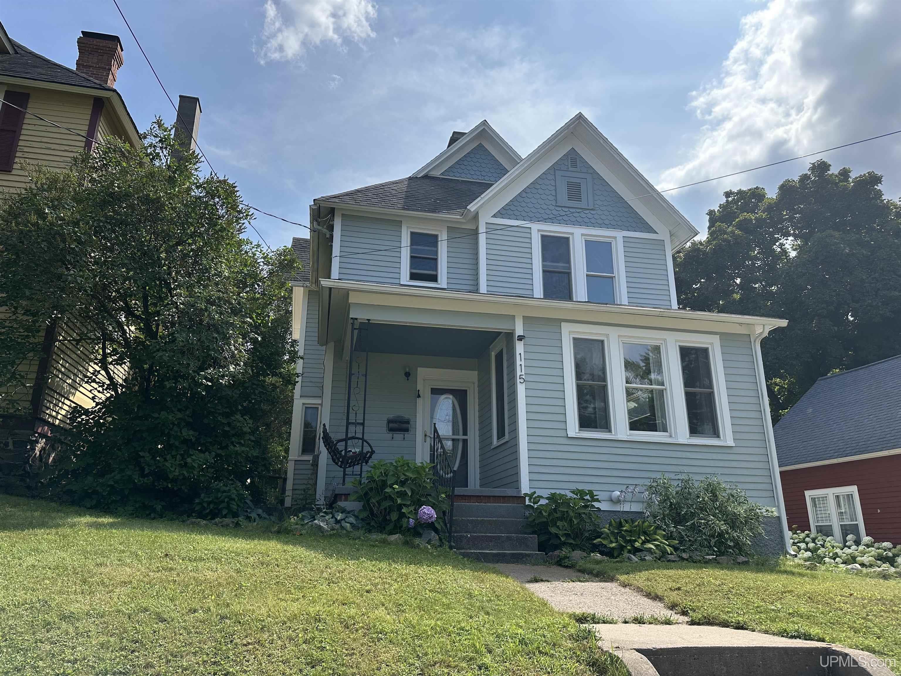 W Crescent St, Marquette, MI 49855