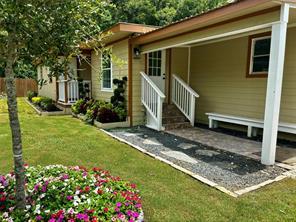 N 11th St, West Columbia, TX 77486
