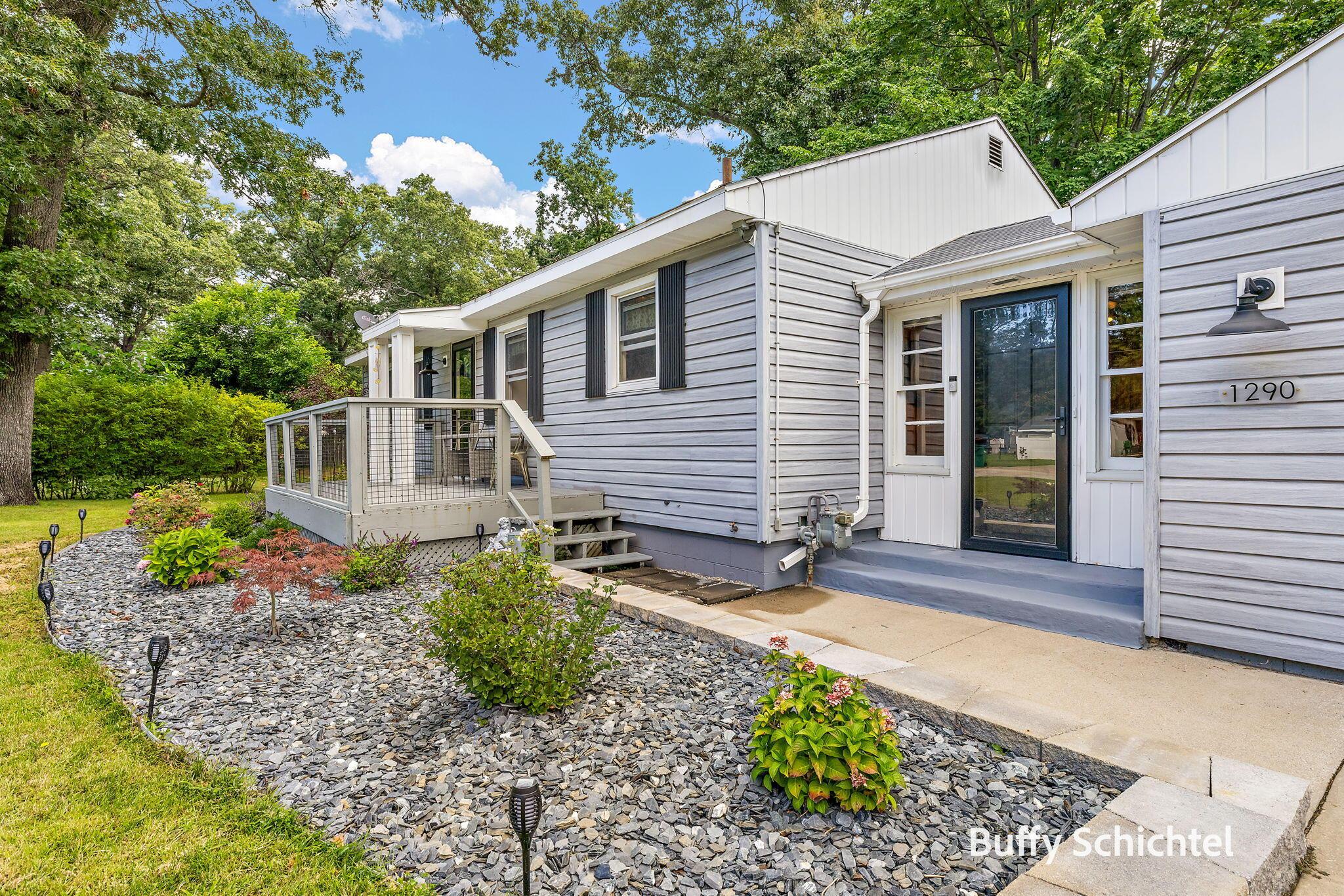 Sherwood Dr, Muskegon, MI 49445