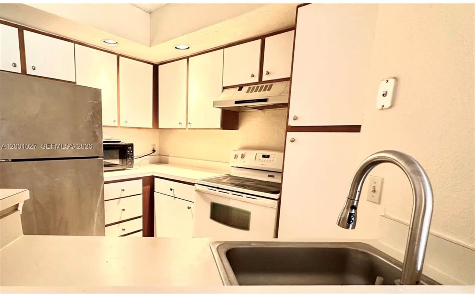 Pinewalk Dr N, Margate, FL 33063