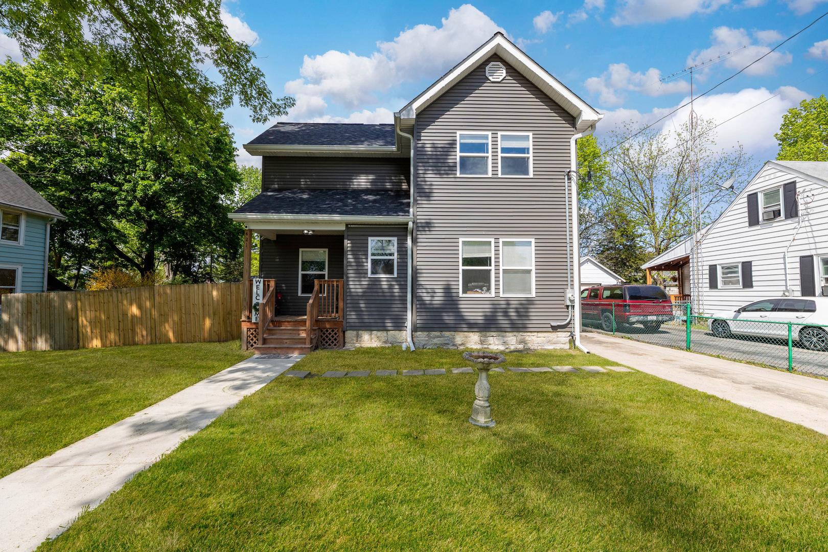 De Kalb St, Sandwich, IL 60548
