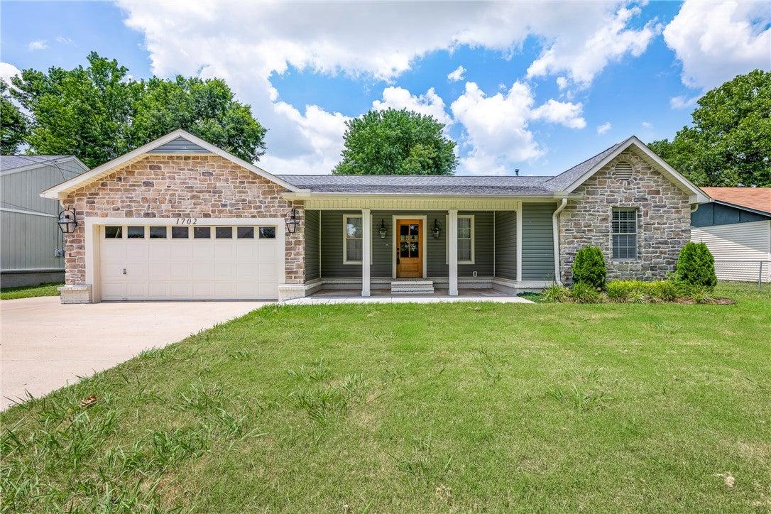 Sw D St, Bentonville, AR 72712
