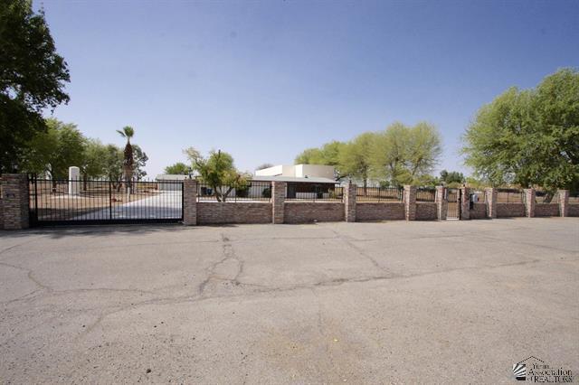 E 72nd St, Yuma, AZ 85365