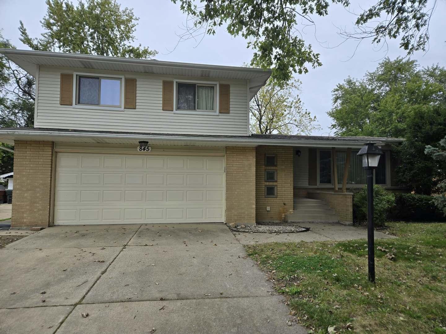 W Rainbow Dr, Glenwood, IL 60425